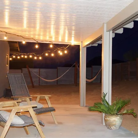 Eclectic Joshua Tree Villa Exterior photo